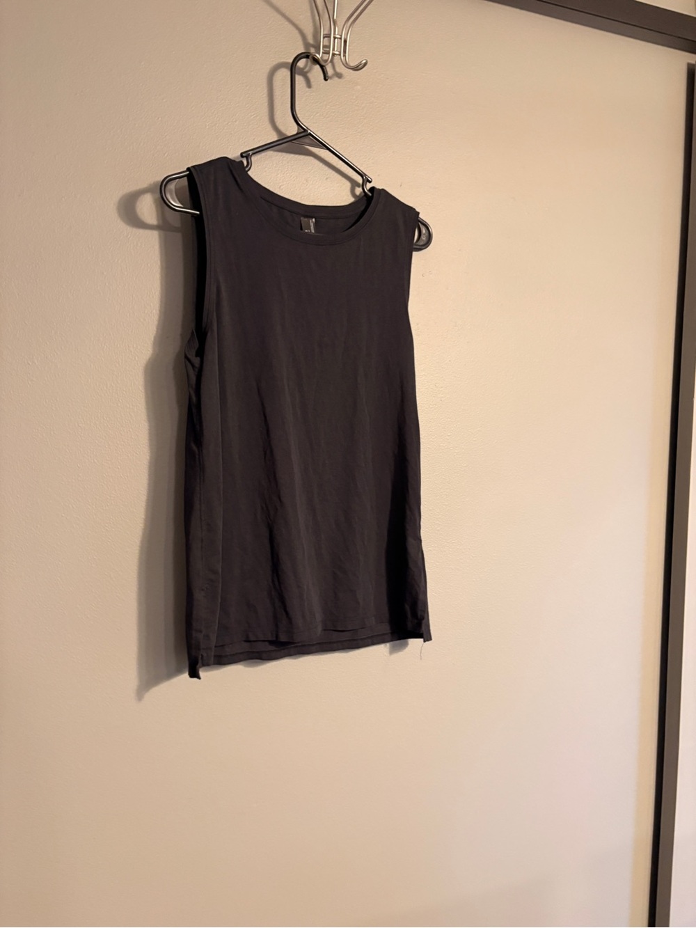 Amazon Essentials Black Sleeveless Crewneck Tank Top